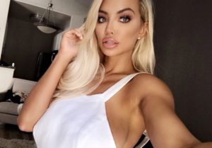 Lindsey Pelas28